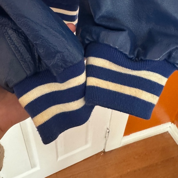 Los Angeles Dodgers Vintage Reversible Jacket - Picture 5 of 15